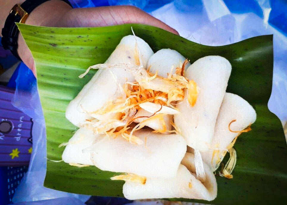 Shop for bánh dày Huế ingredients at Hue’s vibrant market